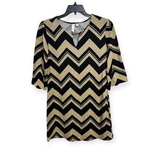 Tacera Black and Gold Chevron V-Neck Short Sleeve Top Size M